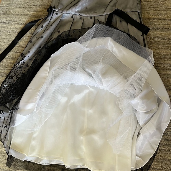 Evening dress -sleeves - Picture 8 of 11